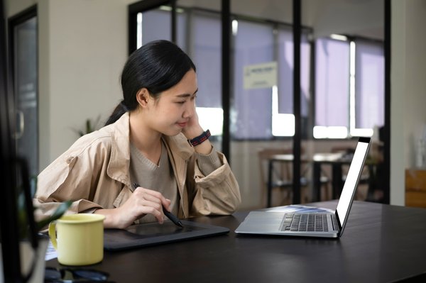 Studio graphique à Grenoble : créez votre identité visuelle !
